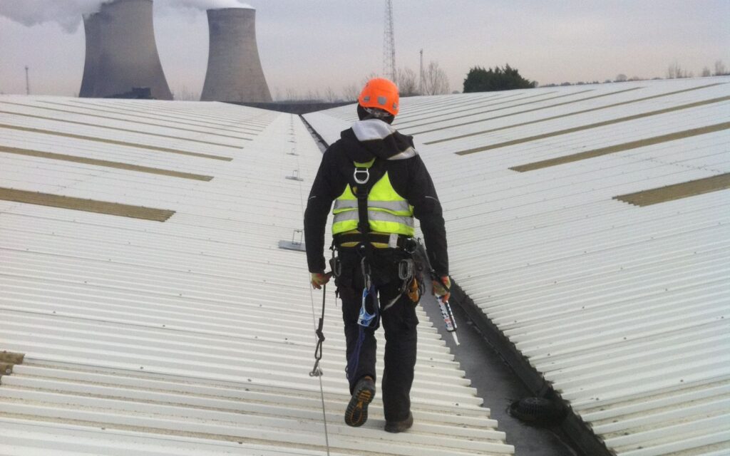 horizontal lifeline systems for roof maintenance 